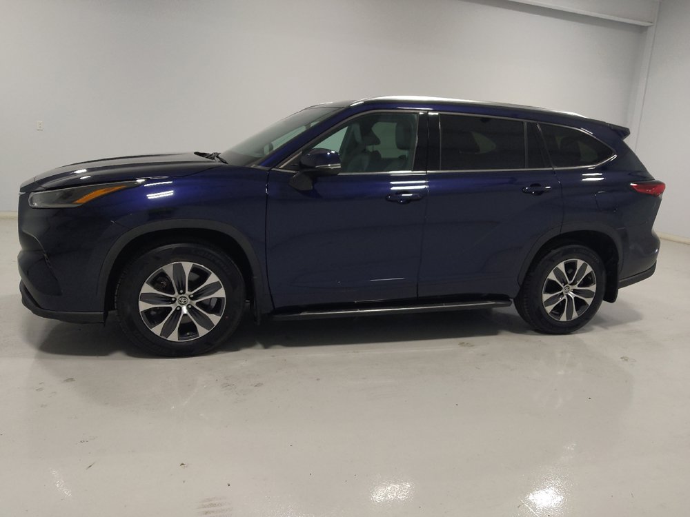 Used 2021 Toyota Highlander XLE AWD/4WD image 2