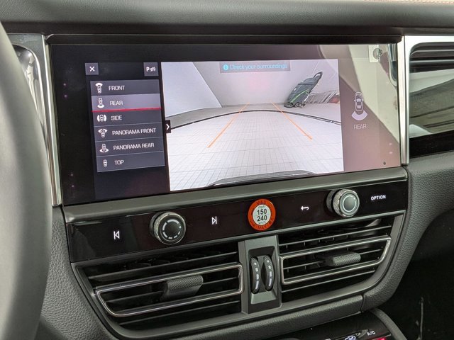 New 2026 Porsche Macan image 18