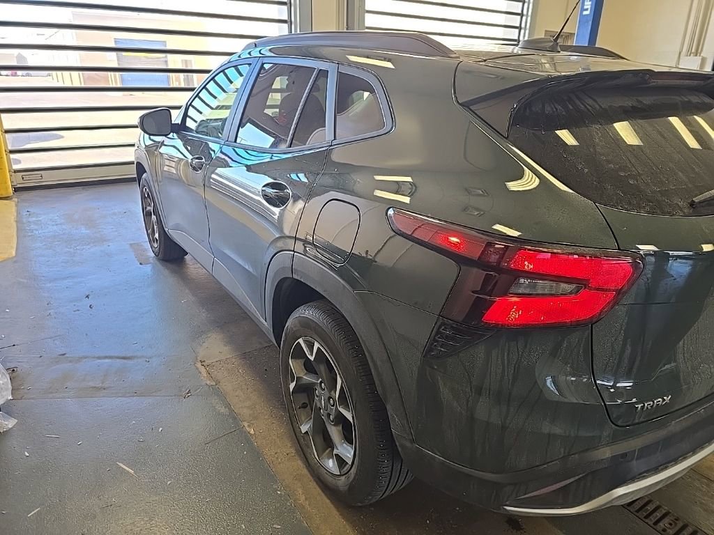 Used 2025 Chevrolet Trax LT w/ Driver Confidence Package image 3