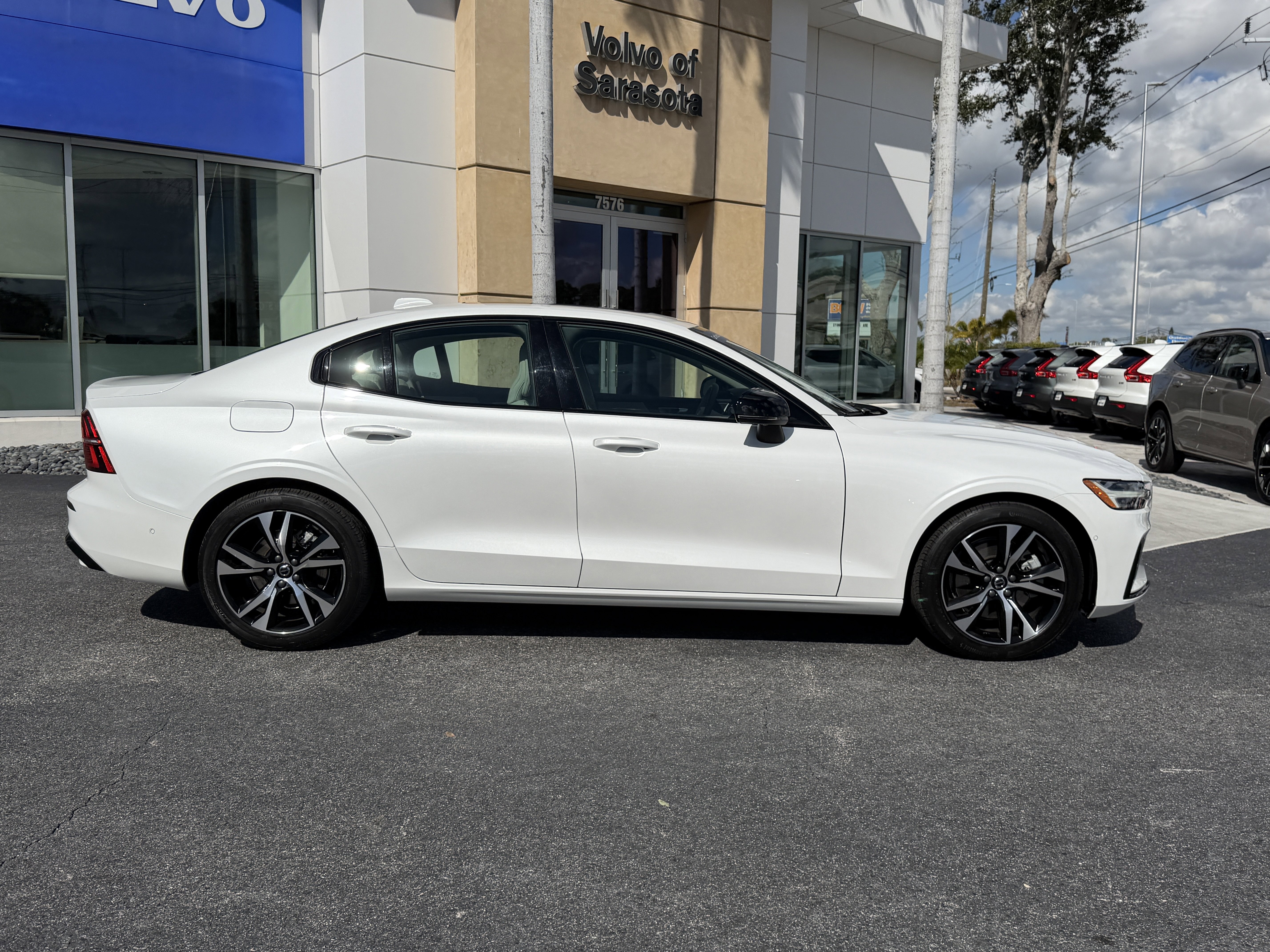 Certified 2024 Volvo S60 B5 Plus image 2