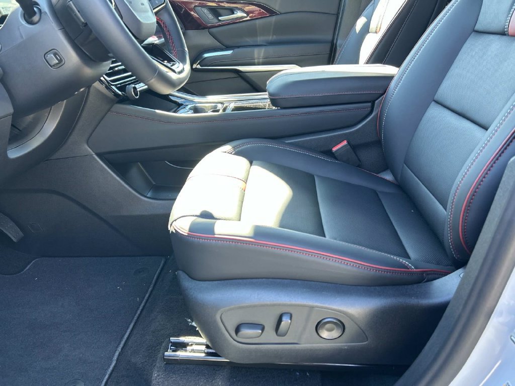 New 2027 Chevrolet Traverse RS FWD image 20