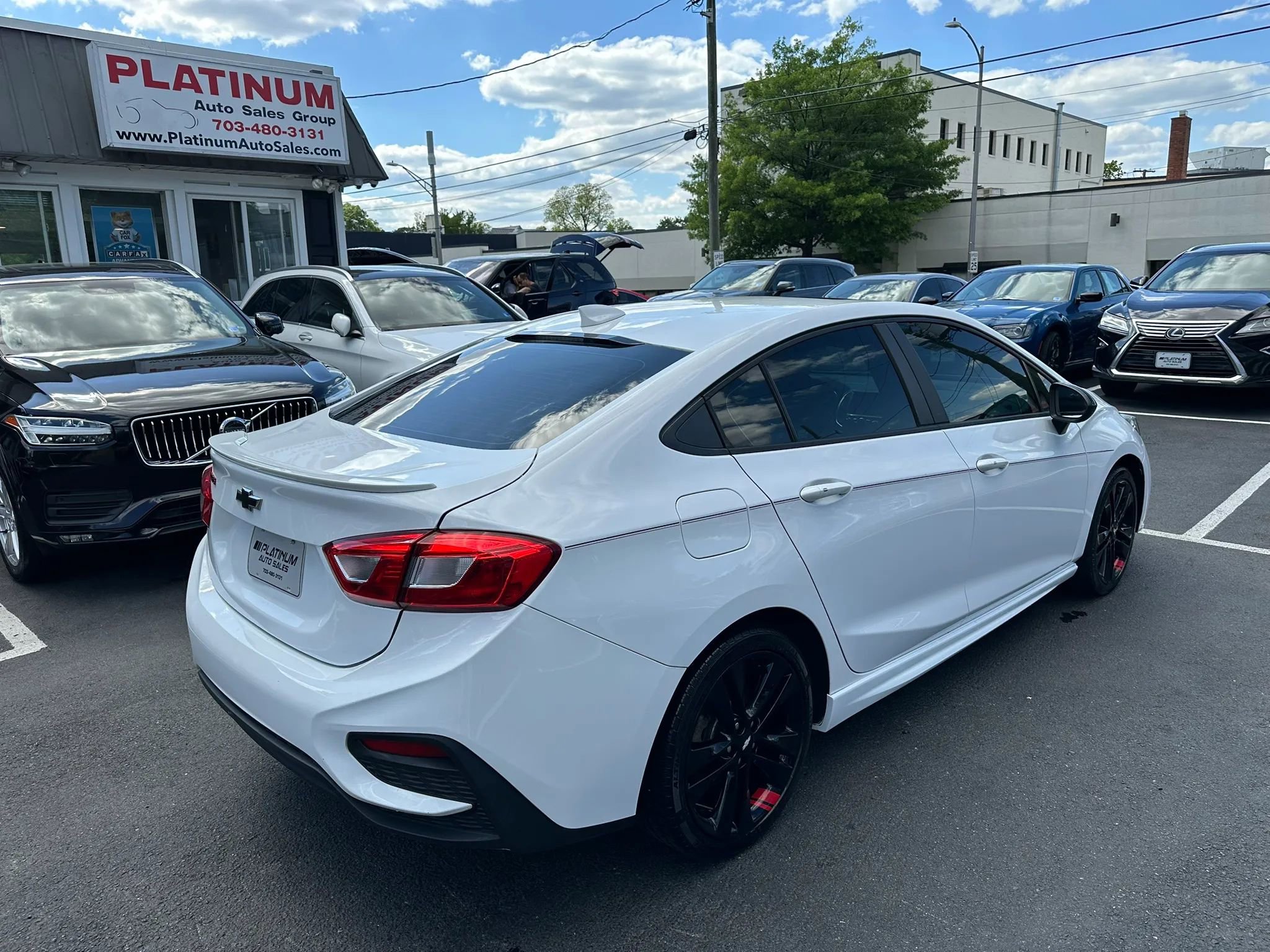 Used 2018 Chevrolet Cruze LT w/ Sun And Sound Package FWD image 4