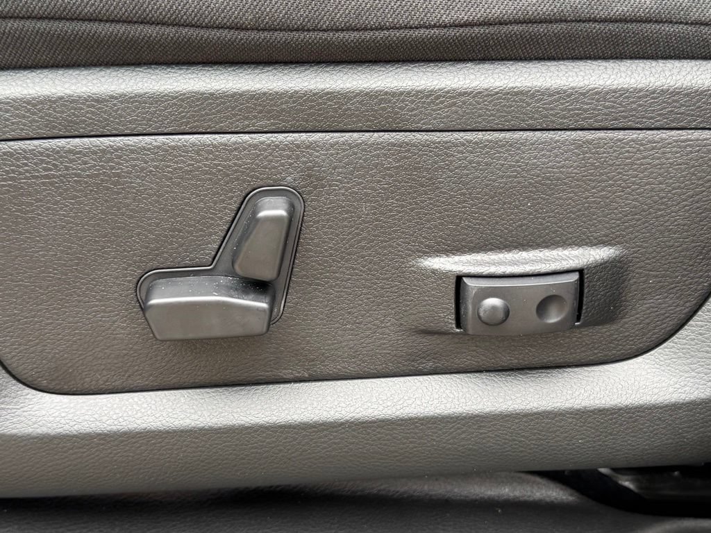 New 2026 RAM 2500 Big Horn AWD/4WD image 16