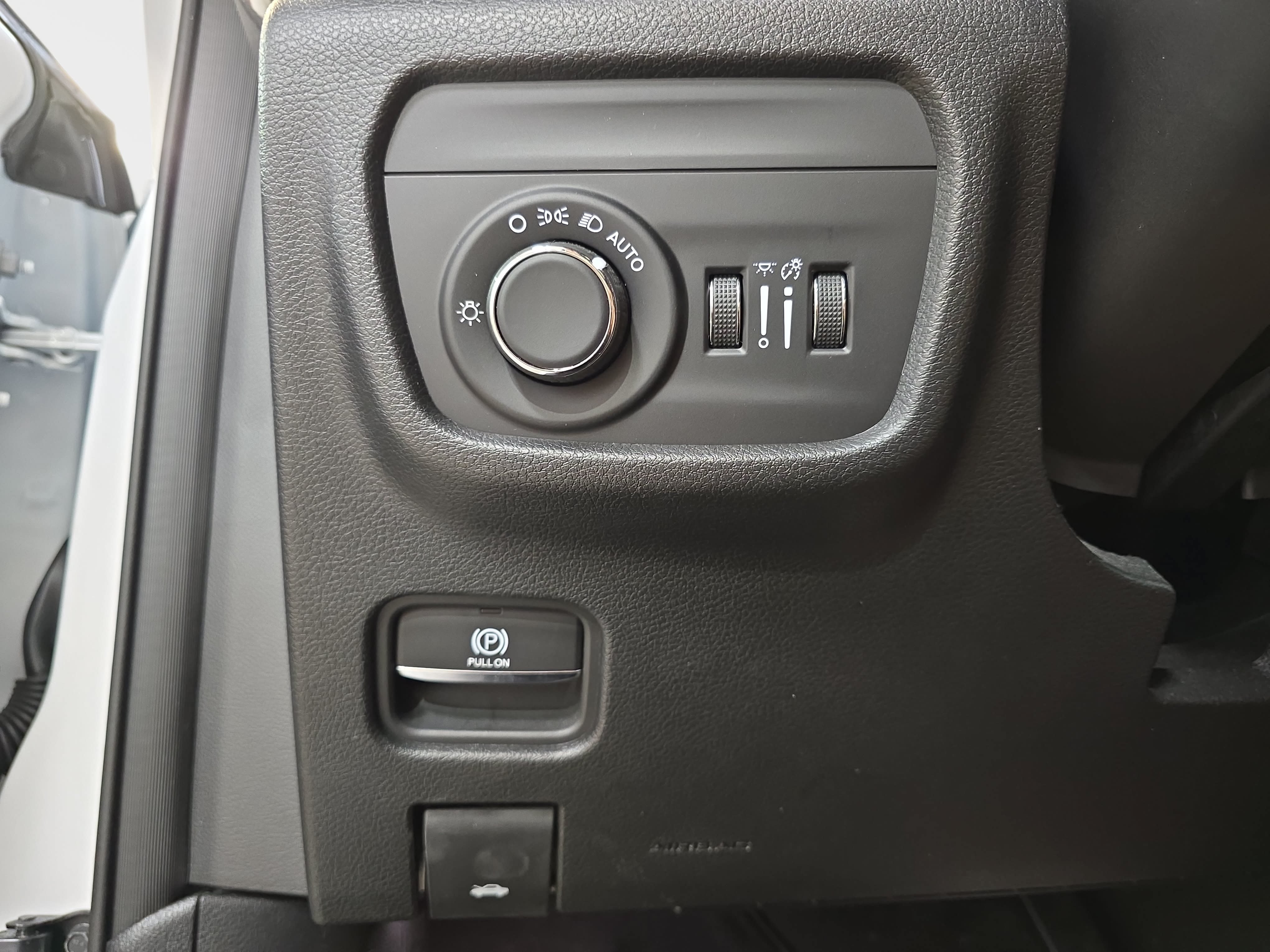 Used 2023 Jeep Grand Cherokee Altitude AWD/4WD image 23