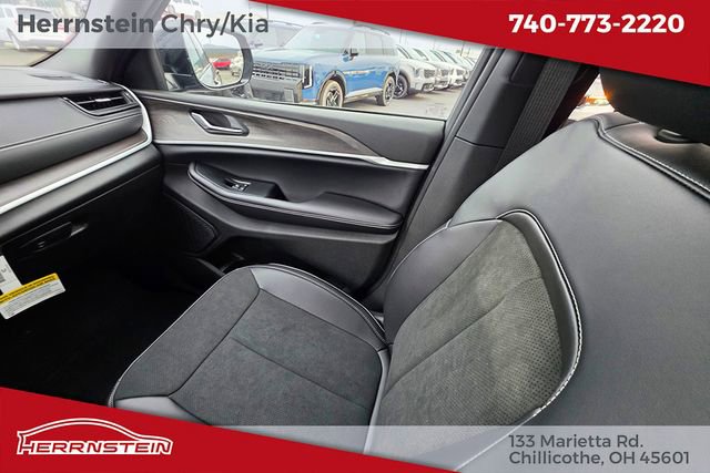 New 2026 Jeep Grand Cherokee Laredo image 11