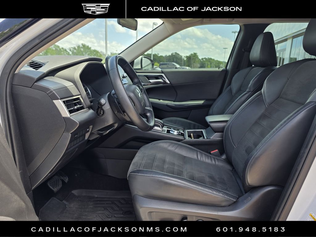 Used 2023 Mitsubishi Outlander SE image 17