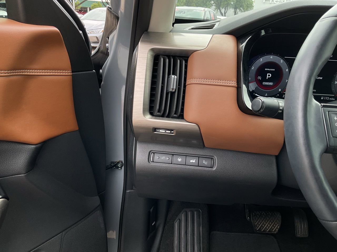 Used 2024 Nissan Pathfinder Platinum image 29