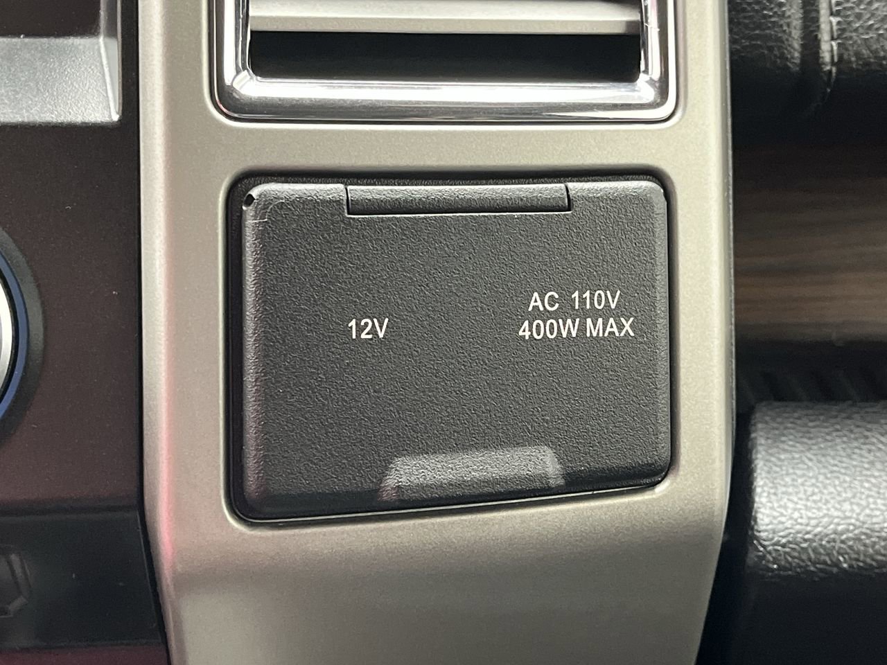 Used 2015 Ford F150 Lariat w/ Equipment Group 502A Luxury AWD/4WD image 26