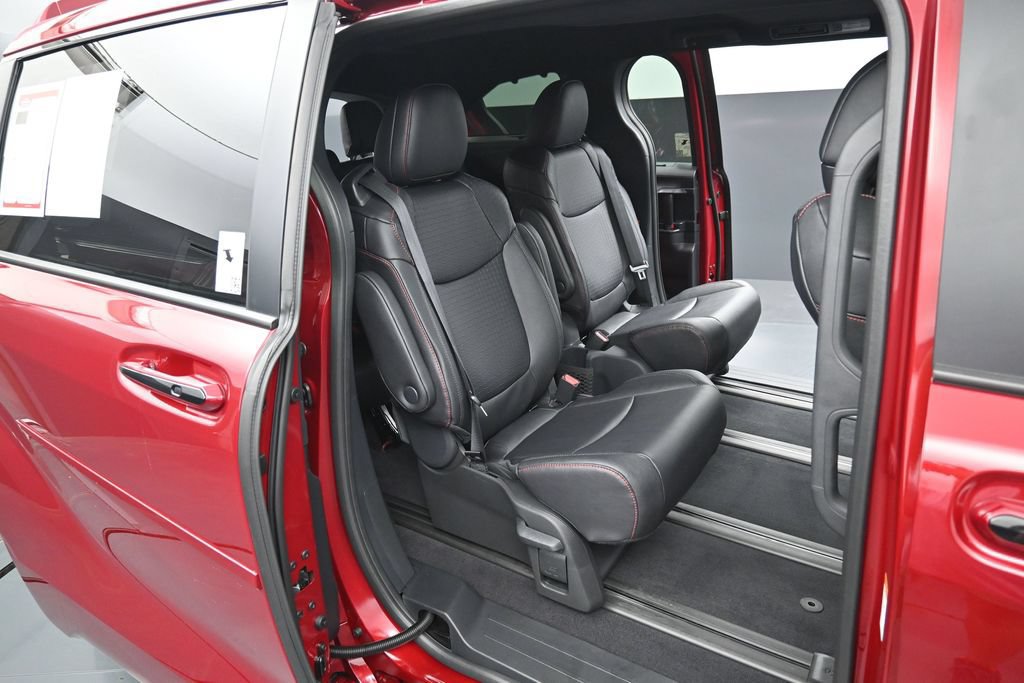 Certified 2026 Toyota Sienna XSE AWD/4WD image 32