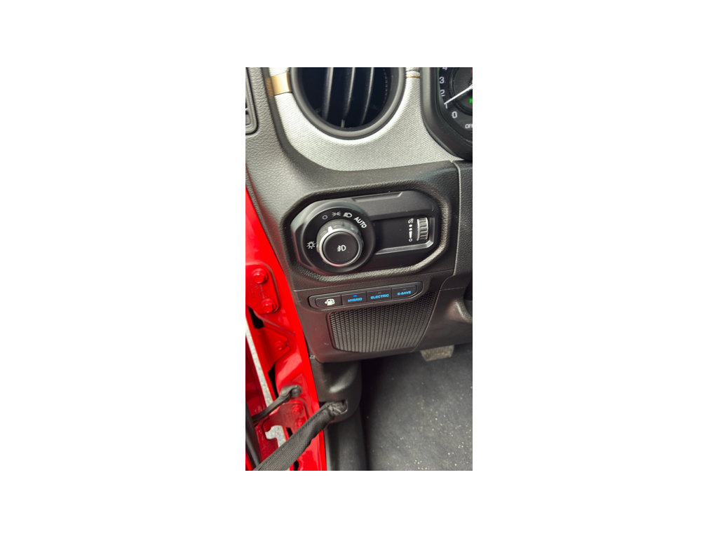 Used 2024 Jeep Wrangler Unlimited AWD/4WD image 14