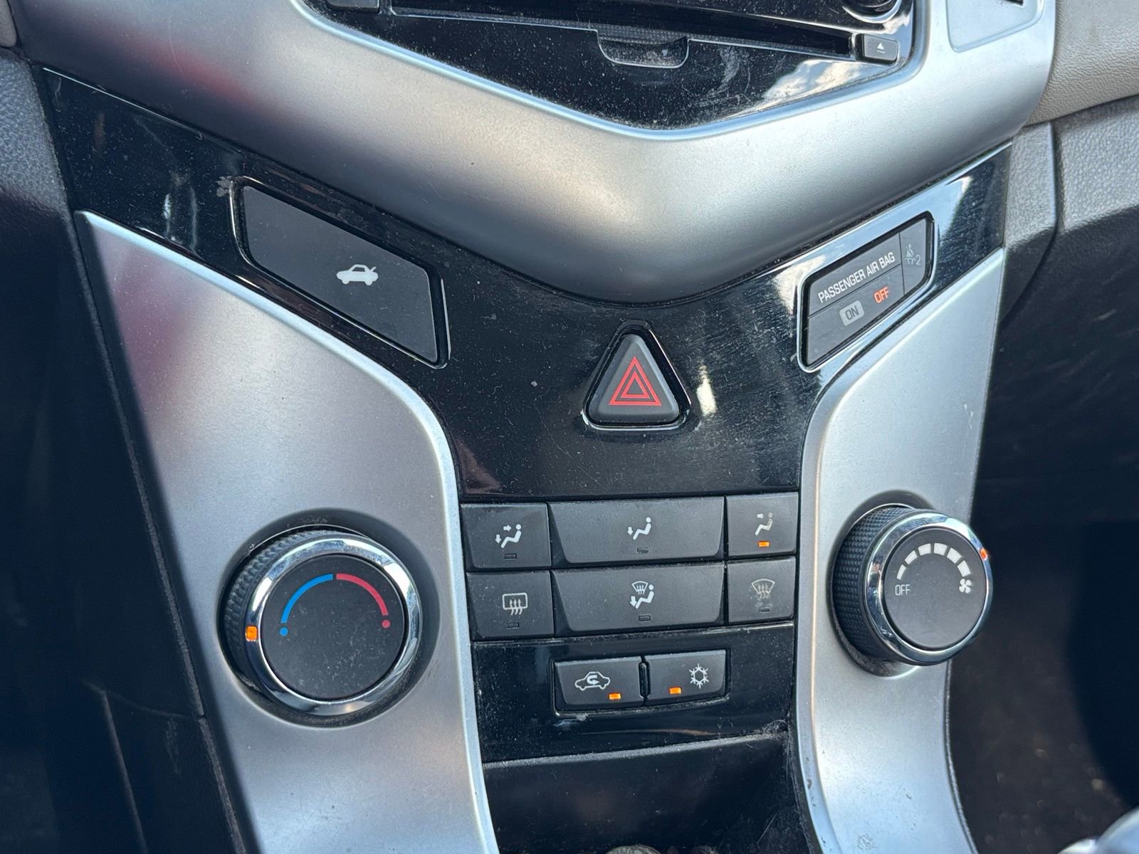 Used 2015 Chevrolet Cruze LT FWD image 9