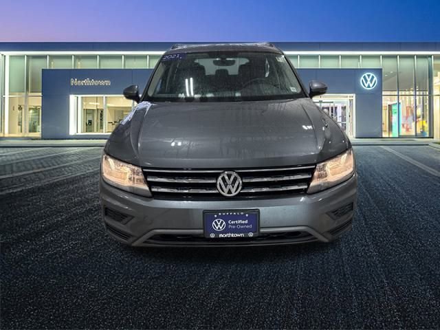 Certified 2021 Volkswagen Tiguan SE w/ Panoramic Sunroof Package image 9