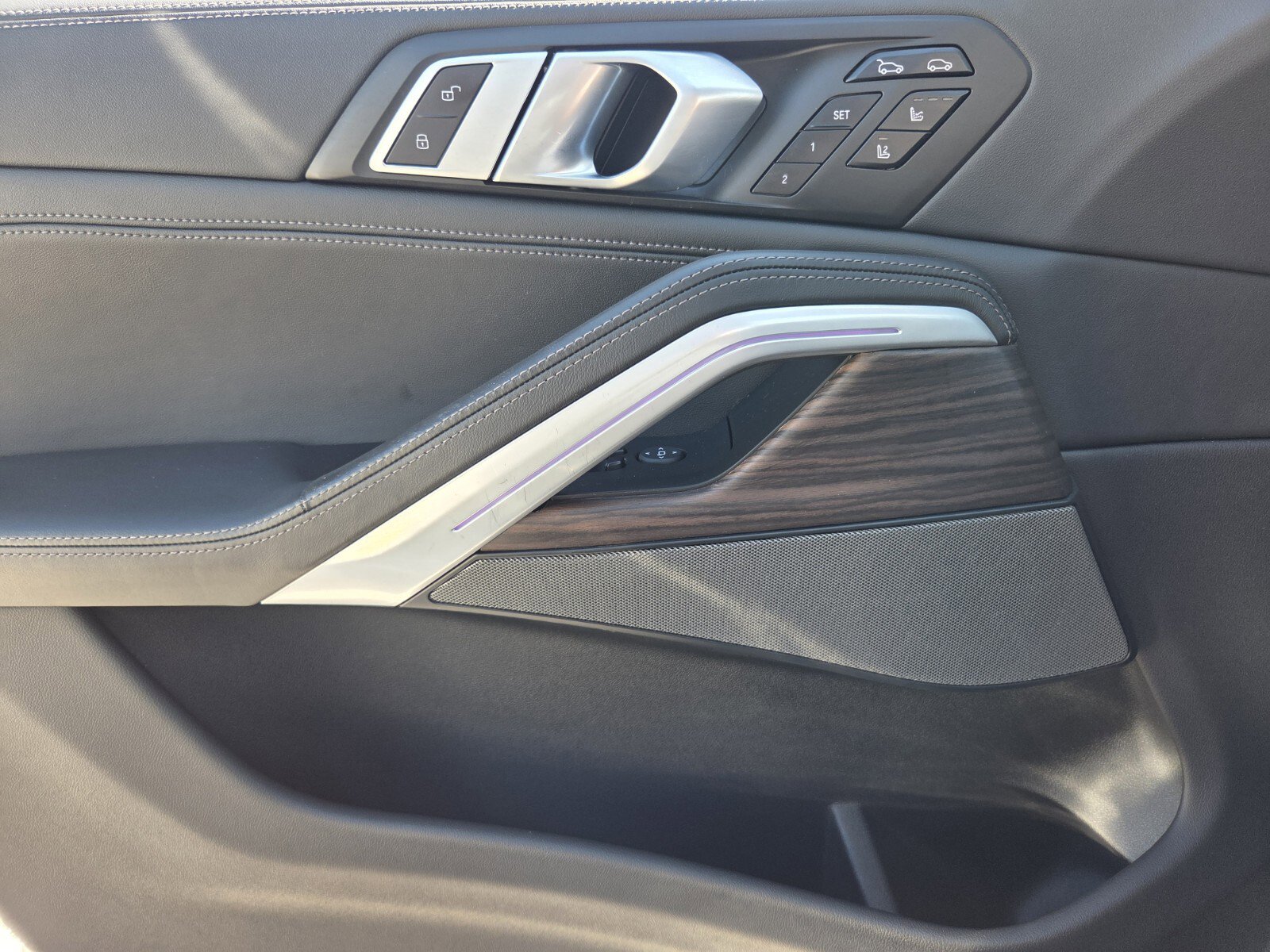 Certified 2024 BMW X6 xDrive40i w/ Premium Package image 21