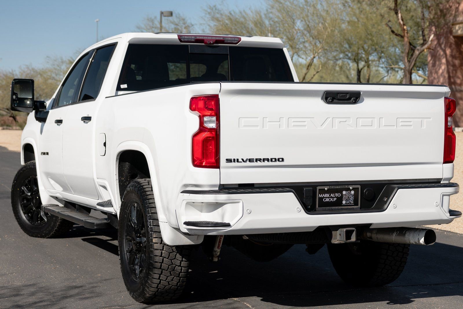 Used 2022 Chevrolet Silverado 2500 High Country w/ Z71 Off-Road Package image 9