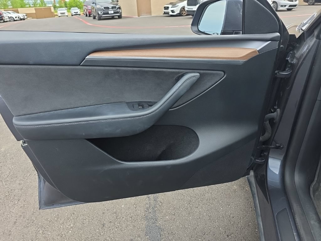 Used 2023 Tesla Model Y Performance AWD/4WD image 9