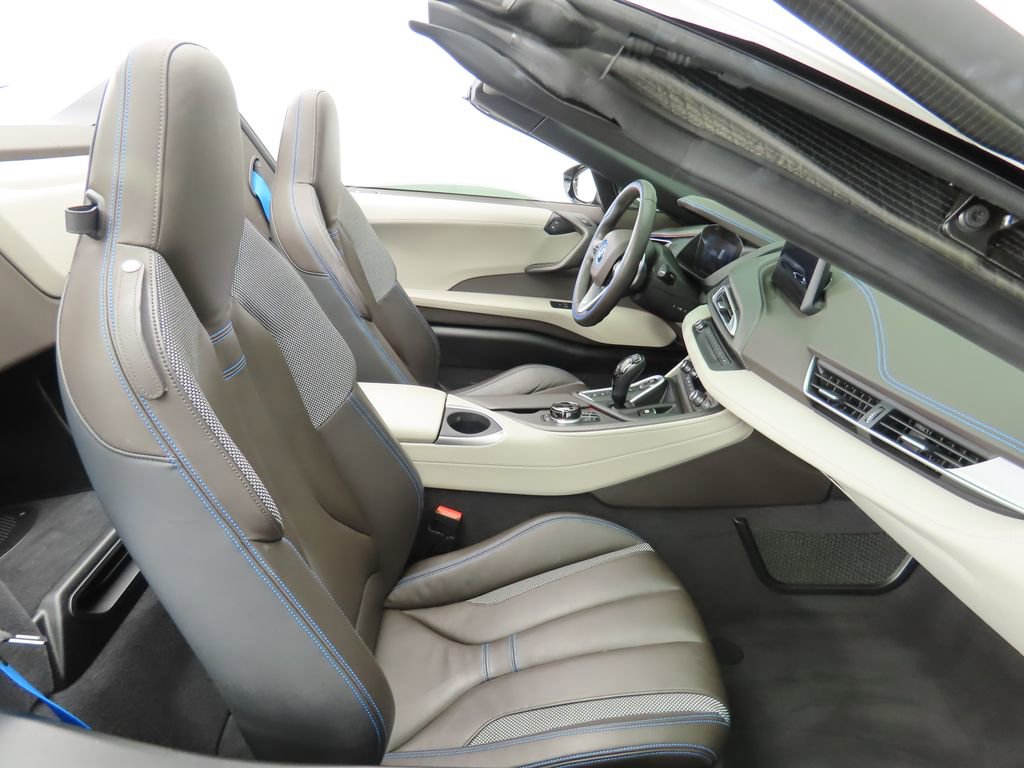 Used 2019 BMW i8 Roadster image 28