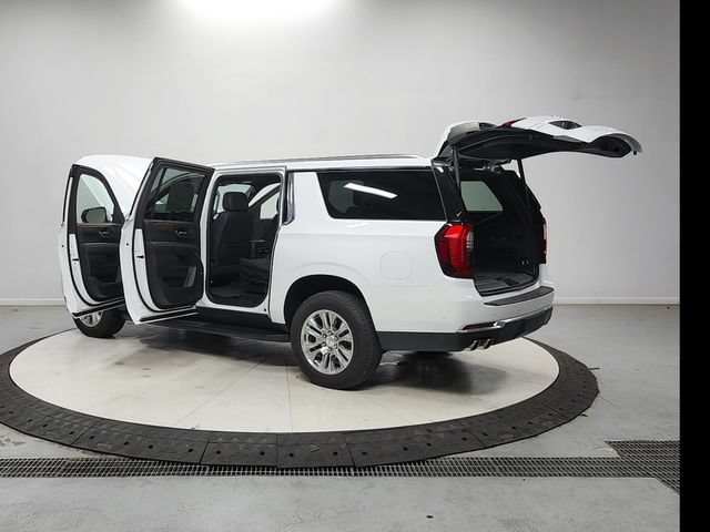 Used 2025 GMC Yukon XL Denali AWD/4WD image 14
