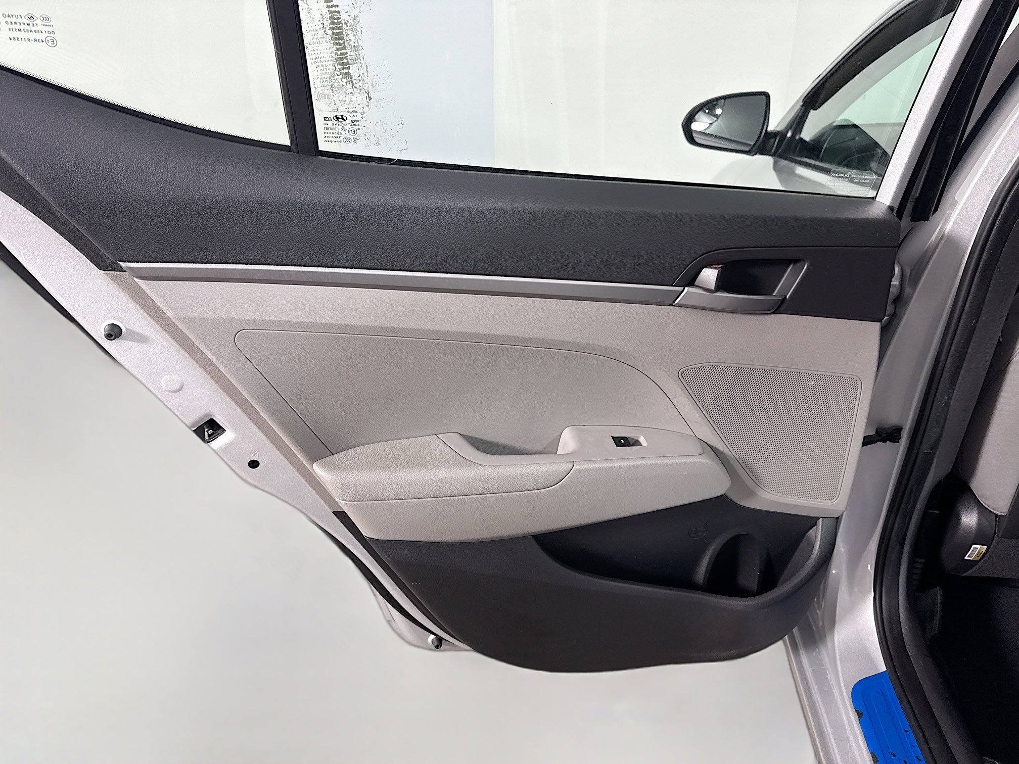 Used 2017 Hyundai Elantra SE w/ Cargo Package image 24