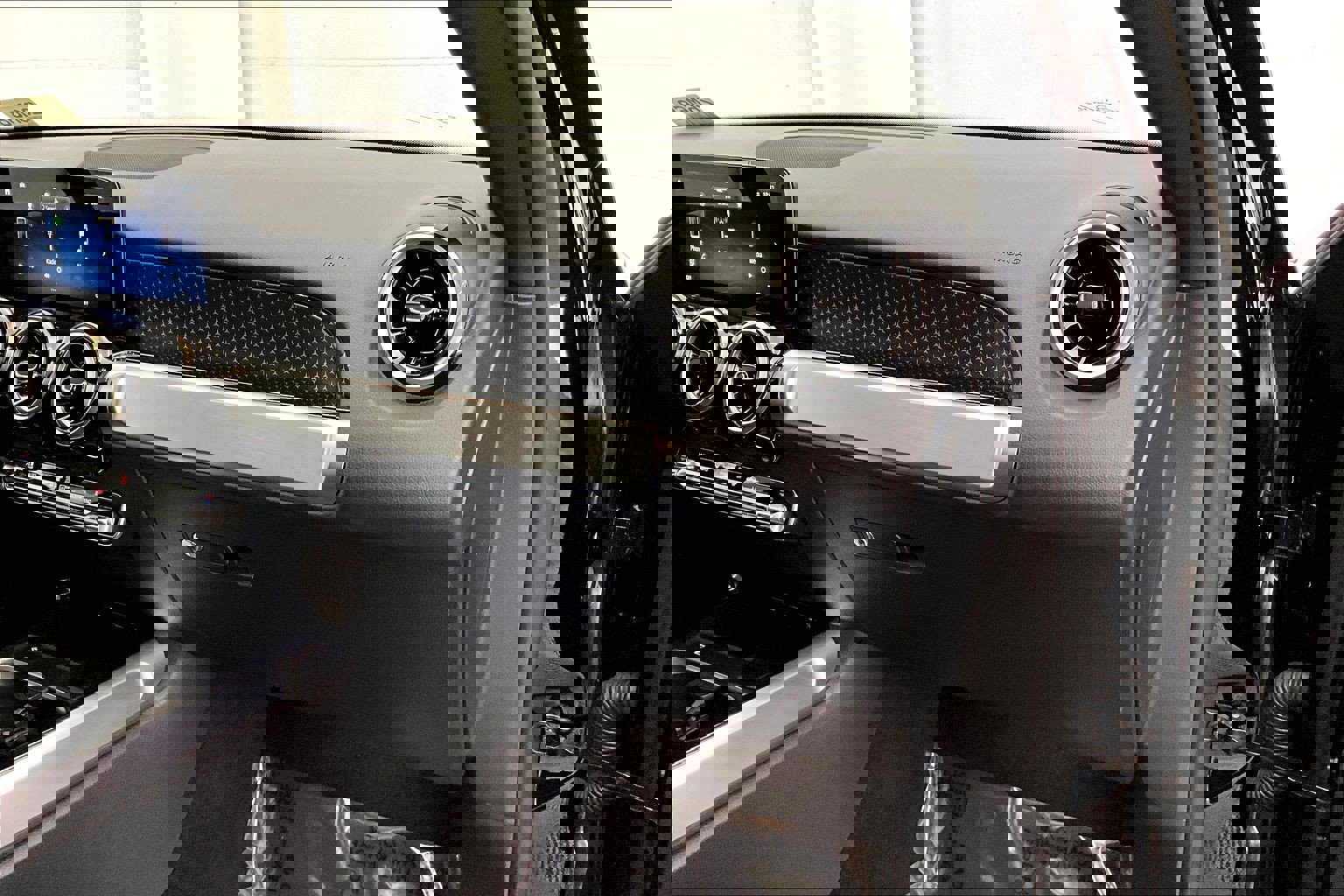 Used 2026 Mercedes-Benz GLB 250 image 20