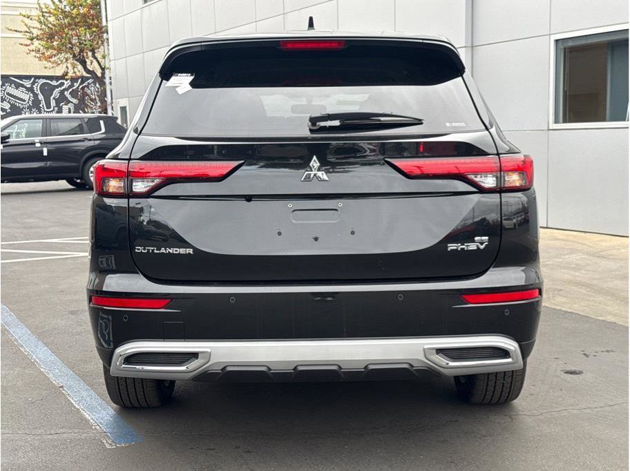 Used 2025 Mitsubishi Outlander SE image 6