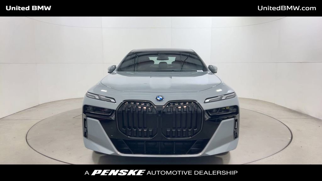New 2026 BMW 750e xDrive w/ Premium Package image 3