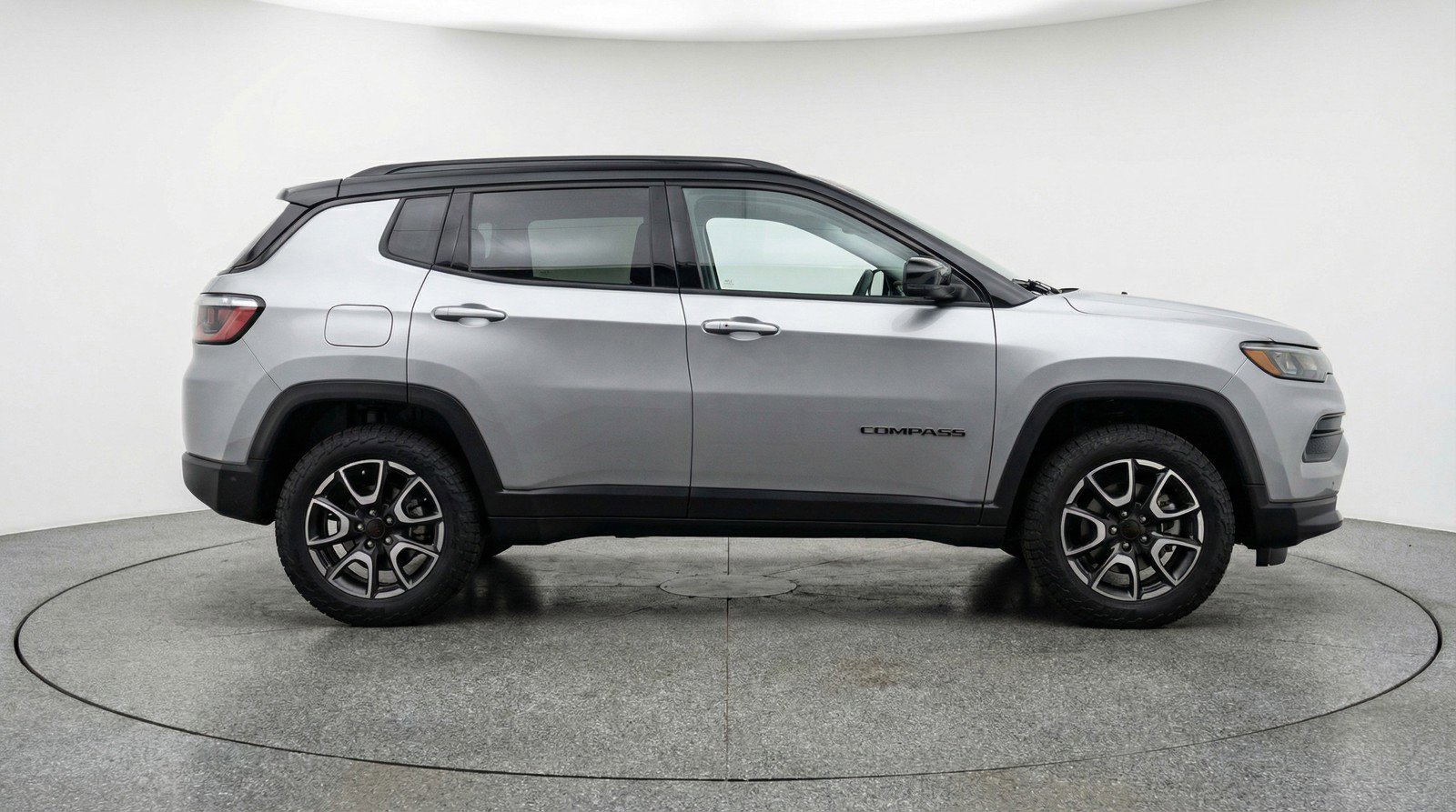 Used 2025 Jeep Compass Trailhawk image 11
