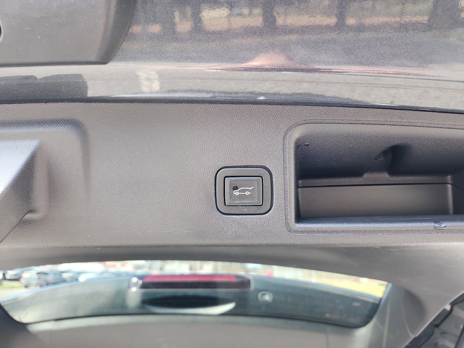 Used 2019 GMC Terrain Denali w/ Advanced Safety Package image 11