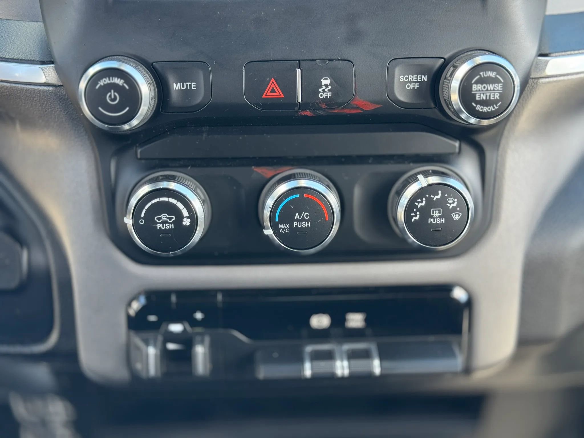 Used 2024 RAM 2500 Big Horn AWD/4WD image 36