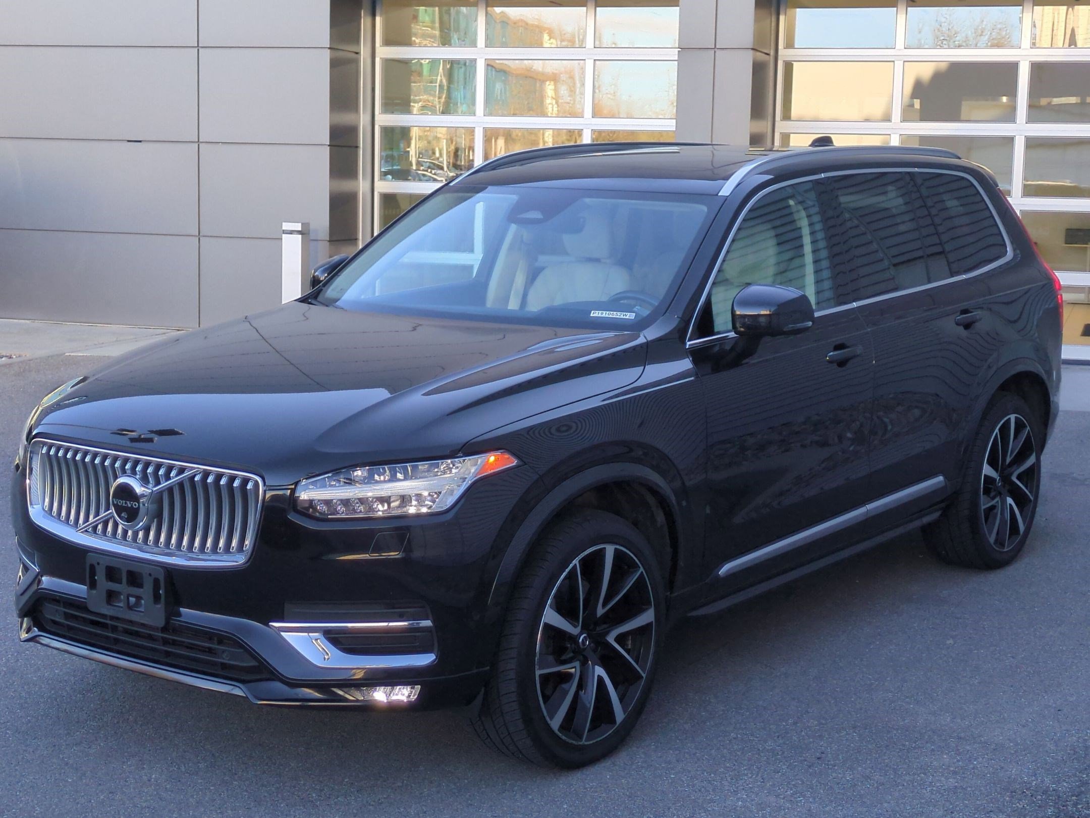 Used 2023 Volvo XC90 B5 Plus w/ Protection Package Premier image 8