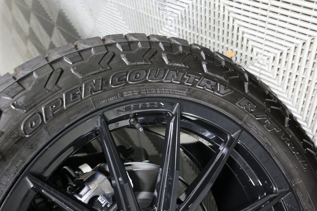 Used 2026 GMC Yukon Denali w/ Sun & Power Step Package image 48