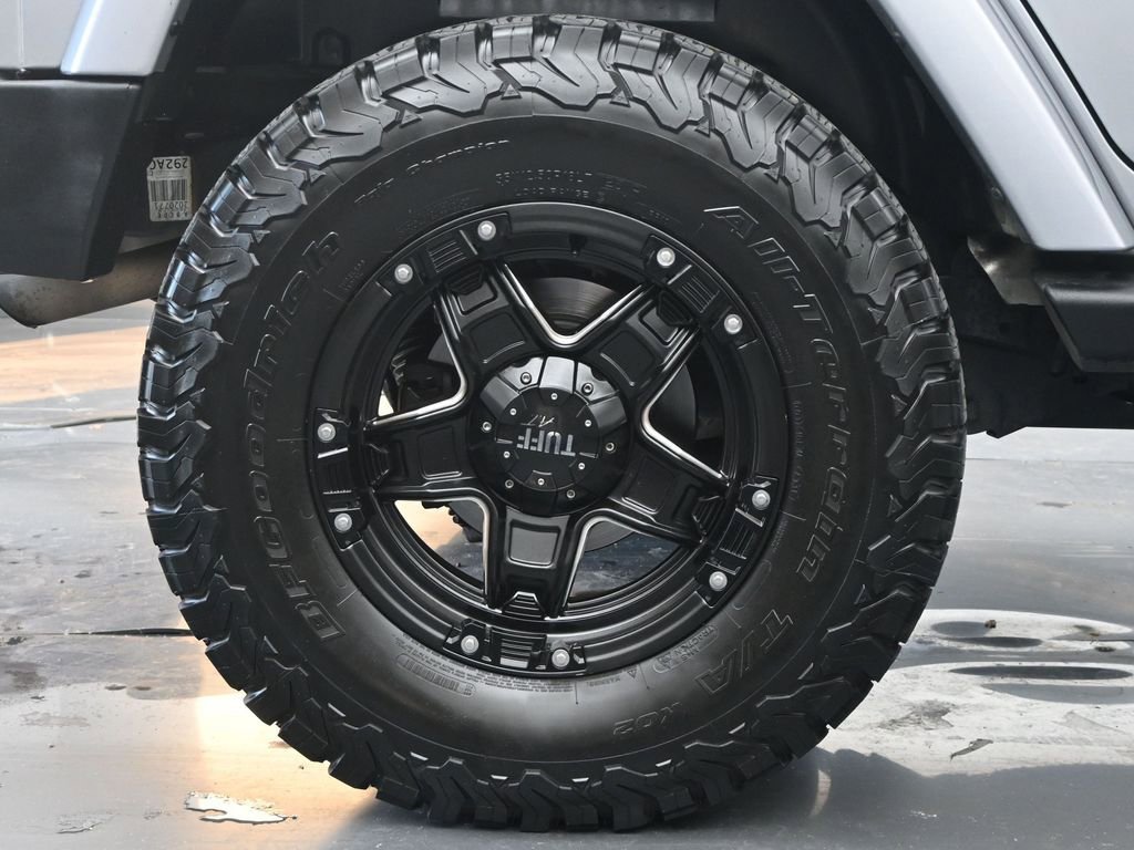 Used 2013 Jeep Wrangler Unlimited Sahara w/ Dual Top Group image 9