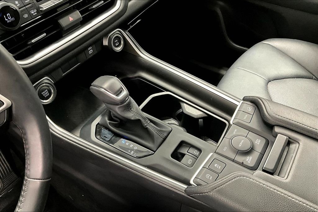 Used 2025 Toyota Grand Highlander AWD image 17