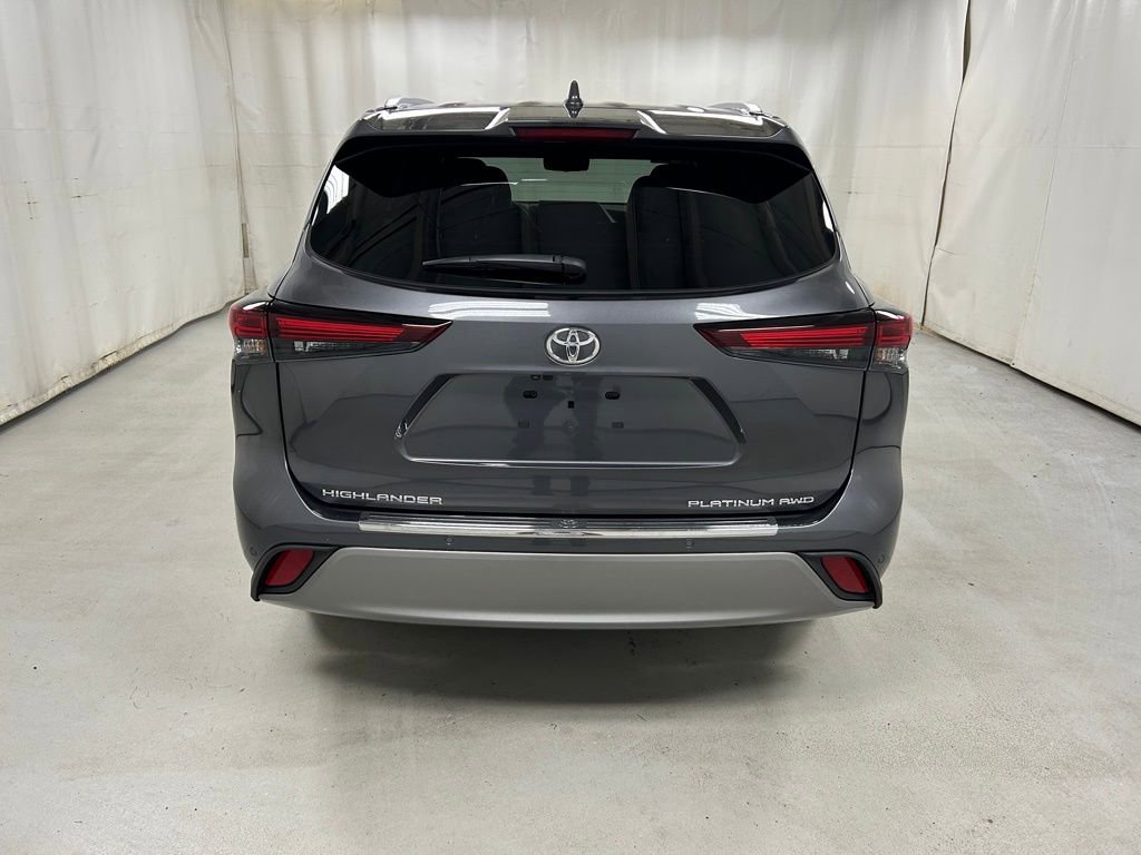 Used 2024 Toyota Highlander Platinum image 6