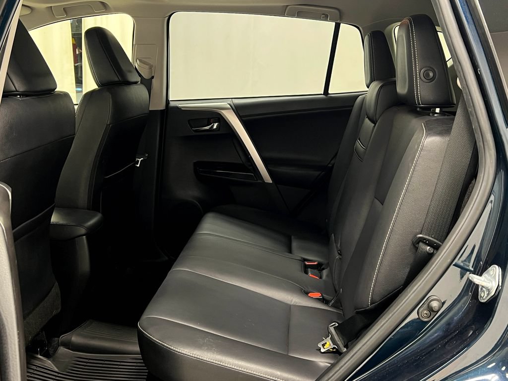 Used 2018 Toyota RAV4 Limited AWD/4WD image 31