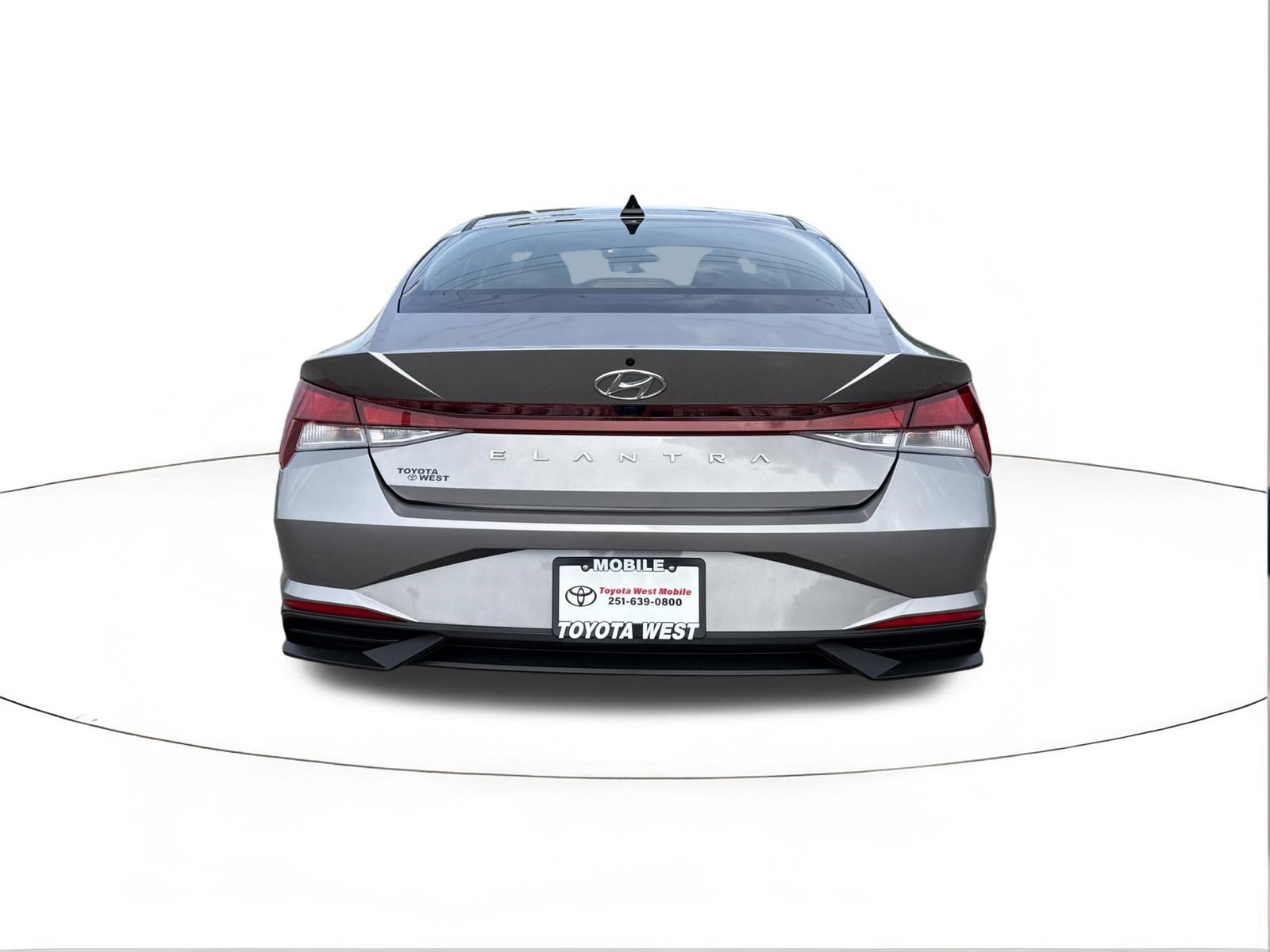 Used 2023 Hyundai Elantra SEL w/ Convenience Package FWD image 4