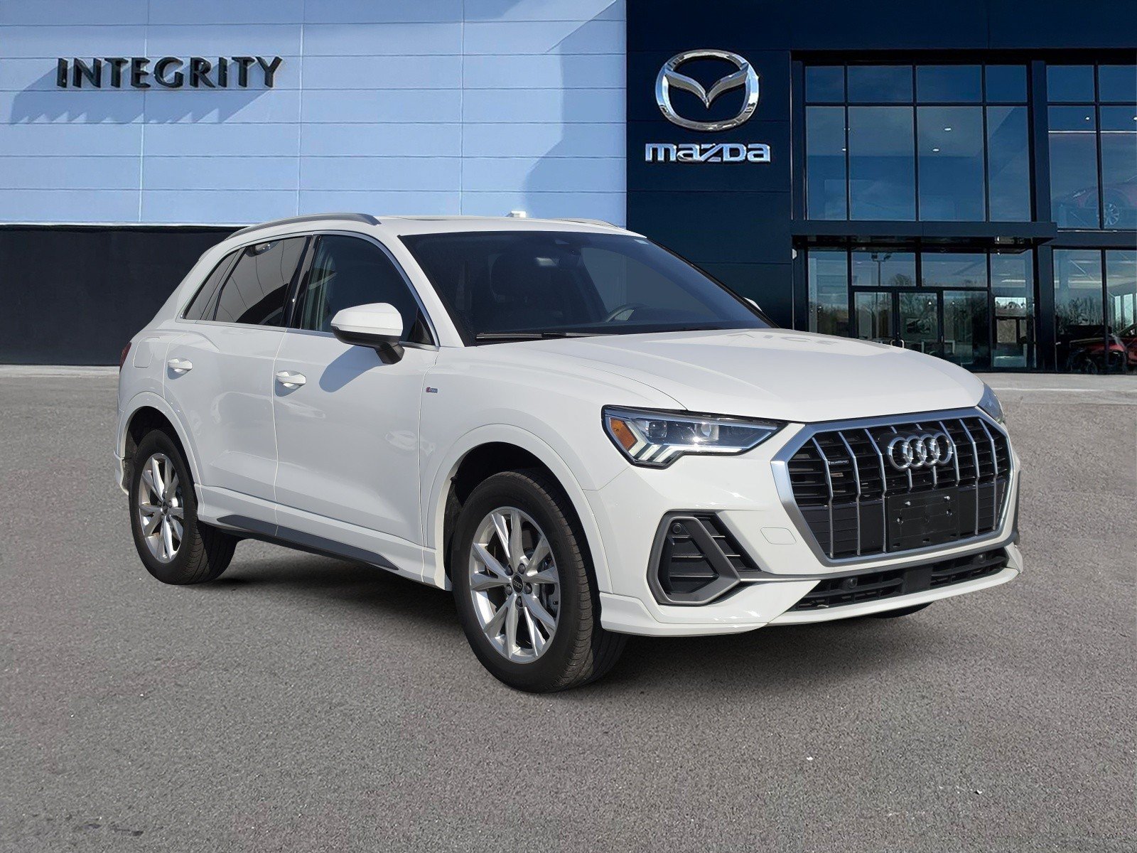 Used 2025 Audi Q3 2.0T Premium AWD/4WD image 2