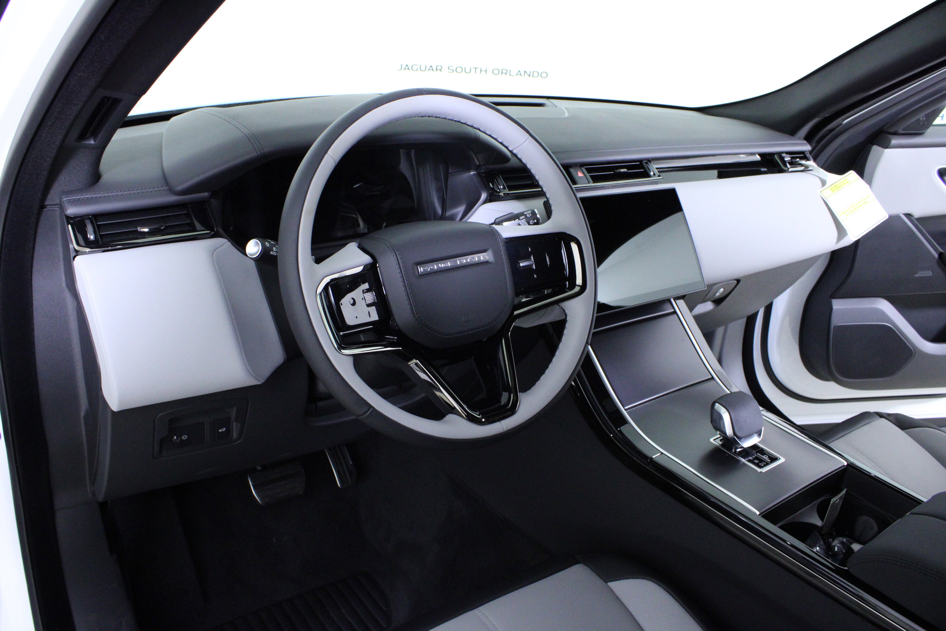 New 2026 Land Rover Range Rover Velar Dynamic SE image 16