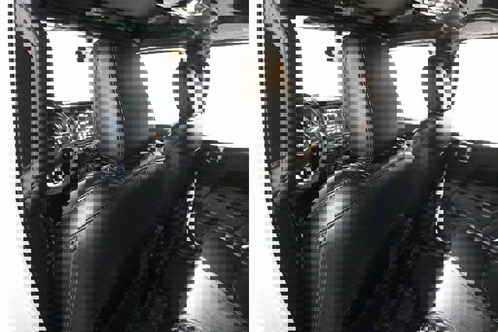 Used 2023 Jeep Wrangler Unlimited Sahara image 24