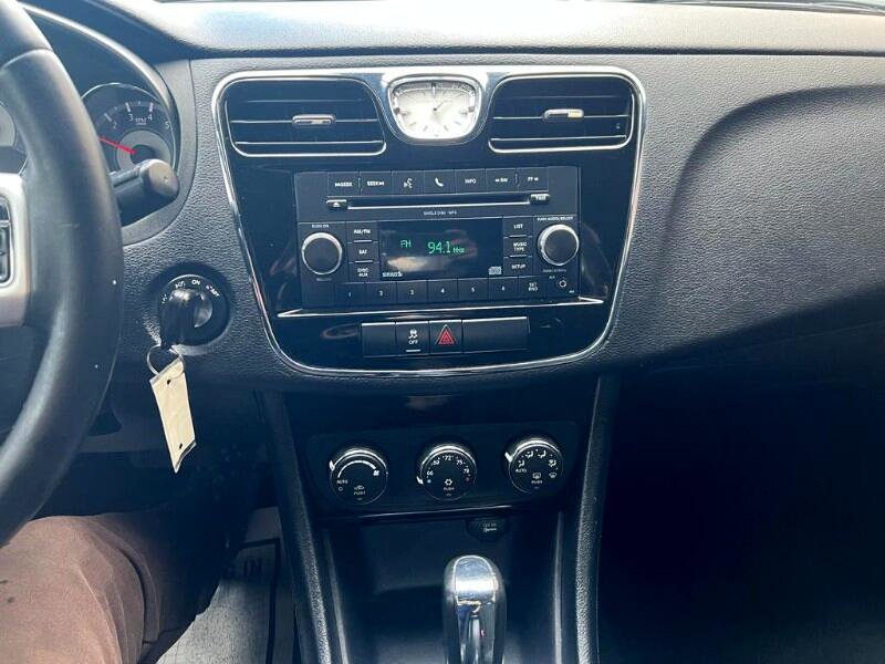 Used 2011 Chrysler 200 Touring image 17