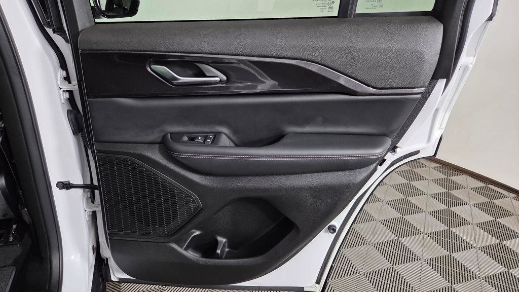 Used 2023 Jeep Grand Cherokee Altitude image 32