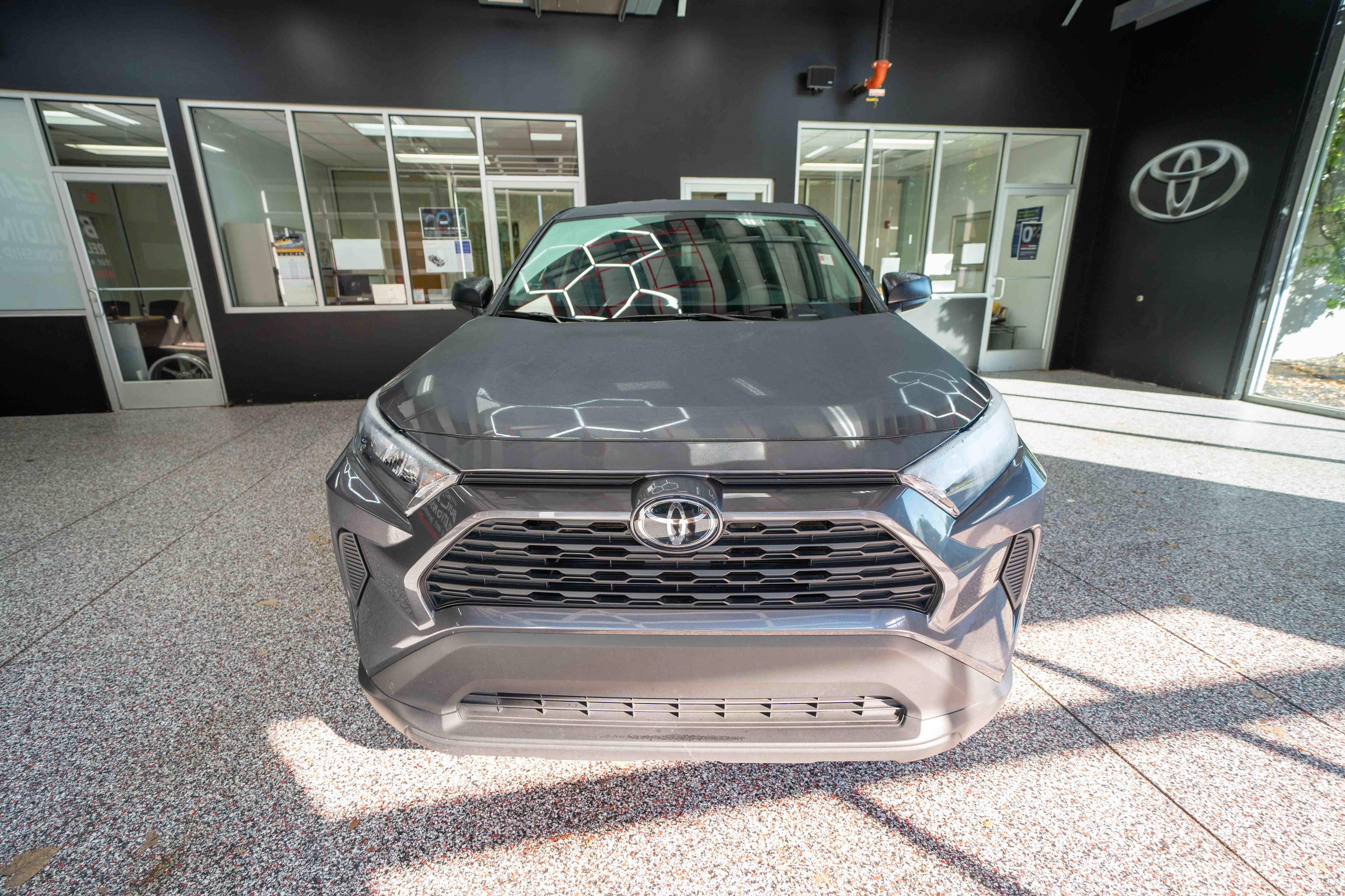 Used 2022 Toyota RAV4 LE AWD/4WD image 6
