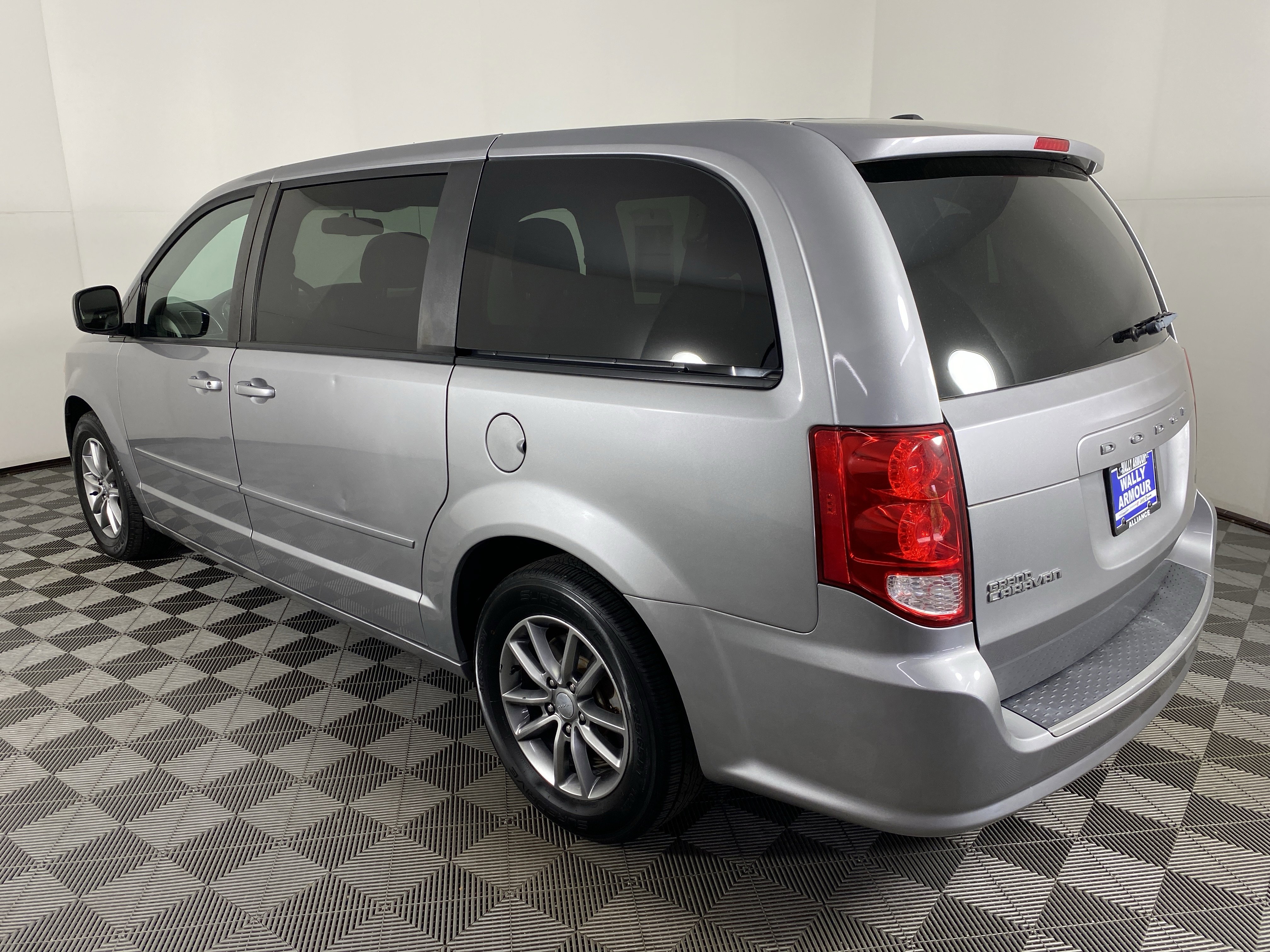 Used 2016 Dodge Grand Caravan SE FWD image 6