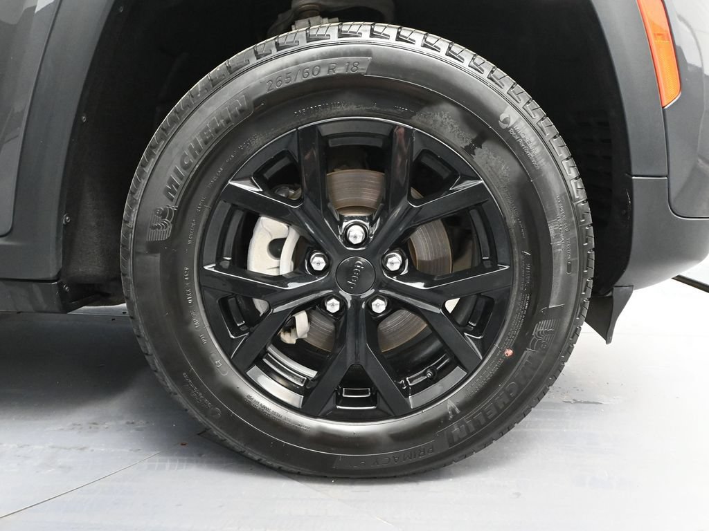 Used 2024 Jeep Grand Cherokee Altitude AWD/4WD image 12