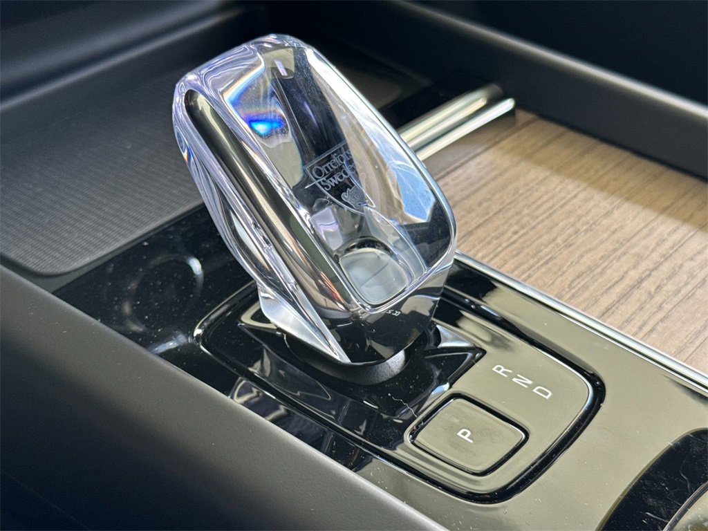 New 2026 Volvo XC60 B5 Plus w/ Climate Package PRO image 21