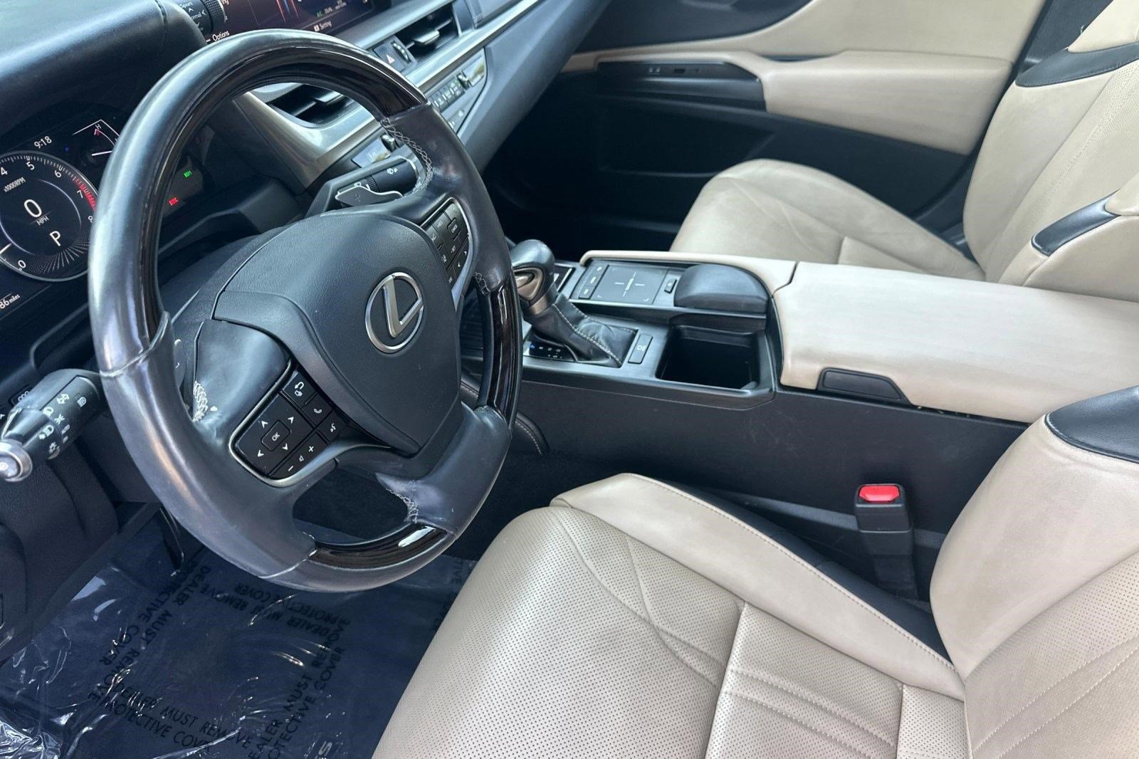 Used 2019 Lexus ES 350 Ultra Luxury w/ Accessory Package 2 image 4