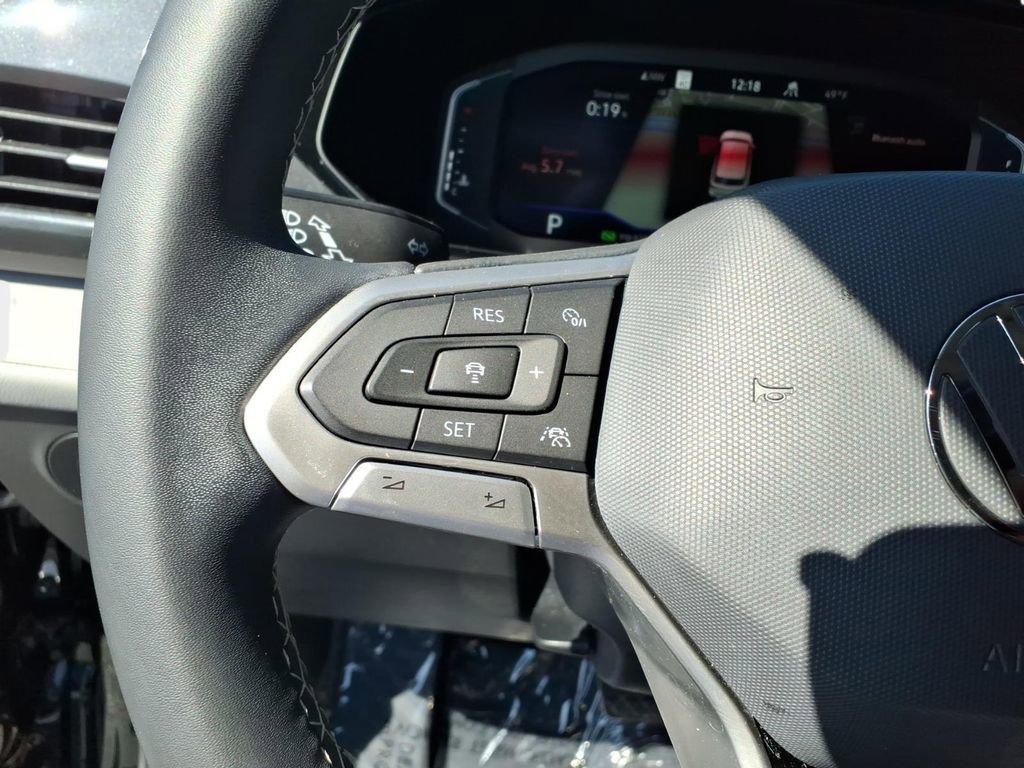Used 2022 Volkswagen Taos SEL w/ Panoramic Sunroof Package image 15