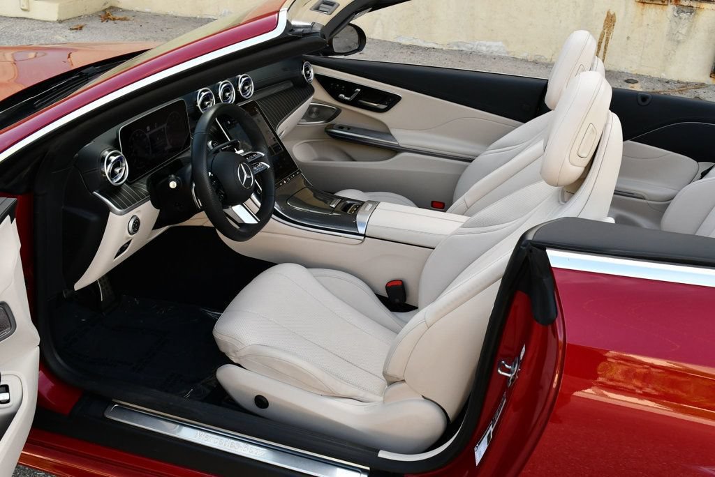 Used 2024 Mercedes-Benz CLE 300 4MATIC Cabriolet image 60