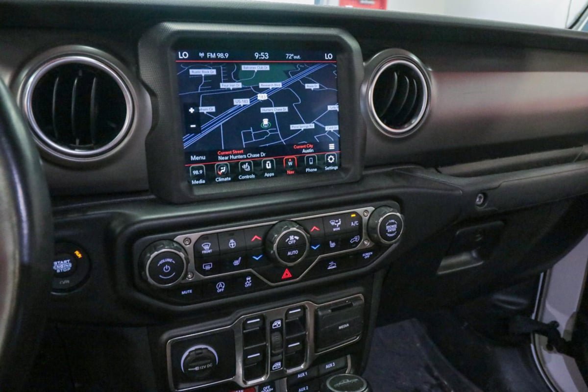Used 2022 Jeep Gladiator Rubicon w/ Cold Weather Group AWD/4WD image 17