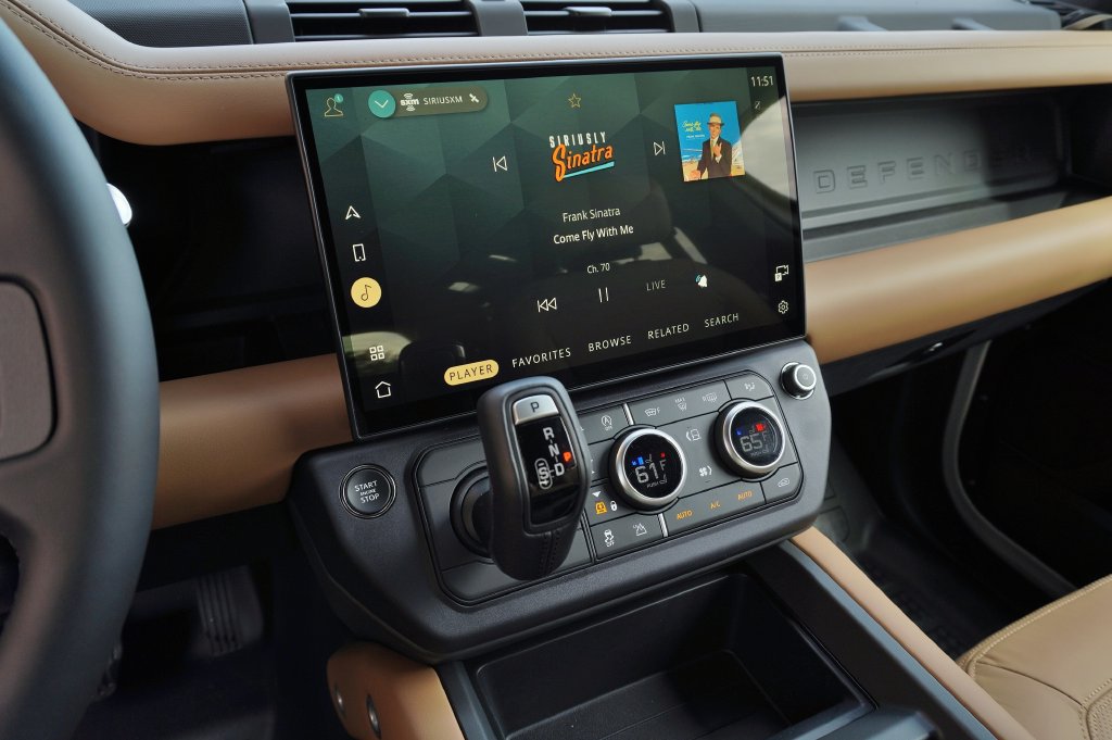 New 2026 Land Rover Defender 110 X-Dynamic SE AWD/4WD image 17