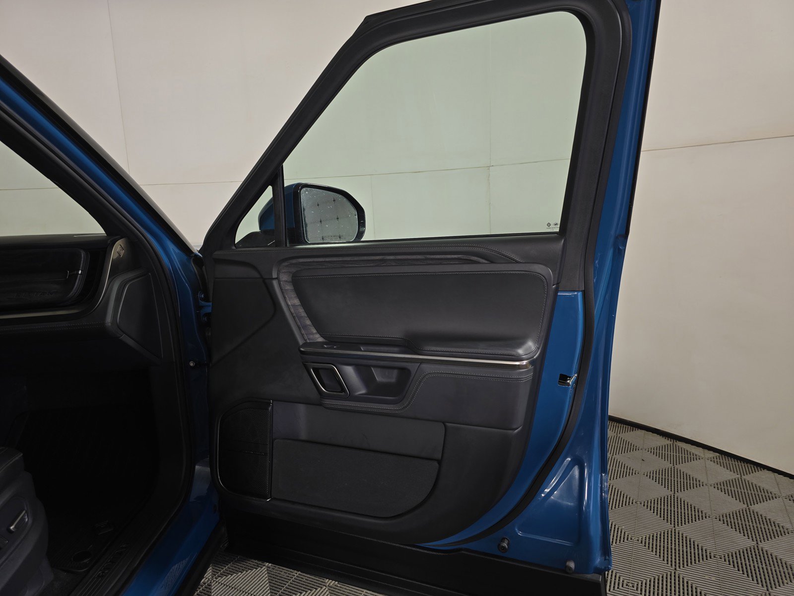 Used 2022 Rivian R1S Launch Edition AWD/4WD image 18